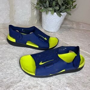 Nike navy blue/limegreen water shoes